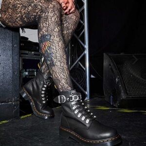 Dr Martens pascal chain boot- size 9